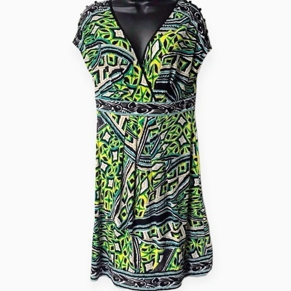 Madison Dresses & Skirts - Madison Womens S Dress Geometric Print V Neck Cap Sleeve Button Accents Green